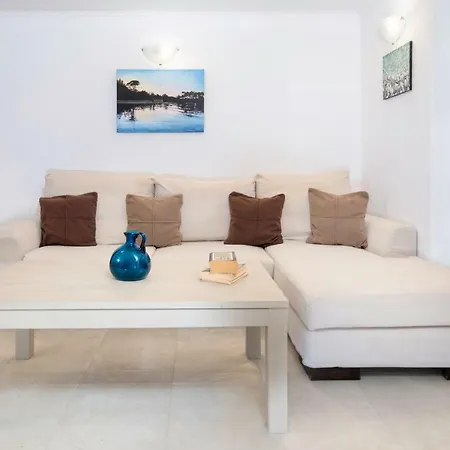 Rena House Apartment