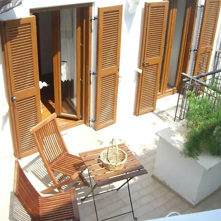 Rena House